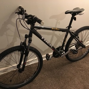 2021 Trek 820 Black