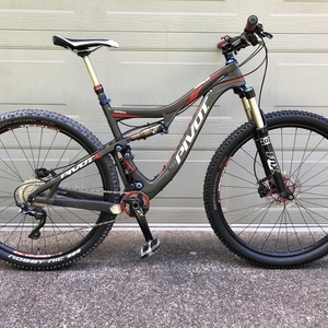 2014 Pivot Mach 429 Carbon Black, White, and Red