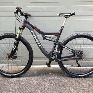 2014 Pivot Mach 429 Carbon Black, White, and Red