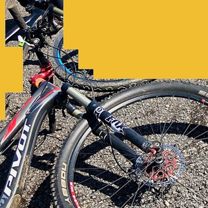 2014 Pivot Mach 429 Carbon Black, White, and Red
