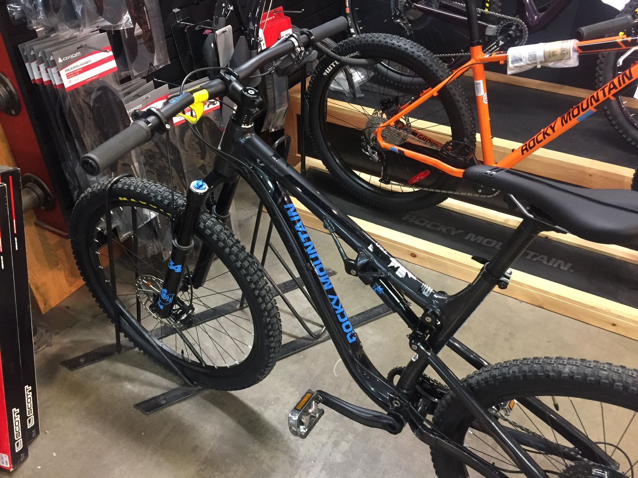 2017 Rocky Mountain Bicycles THUNDERBOLT