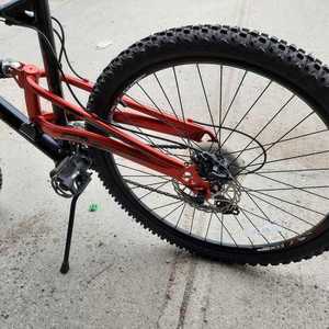 CCM Side Triangle Black and Red