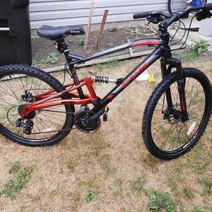 CCM Side Triangle Black and Red