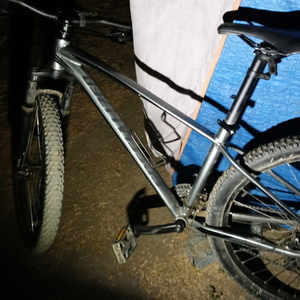 2017 Specialized Pitch Silver, gray or bare metal and Black