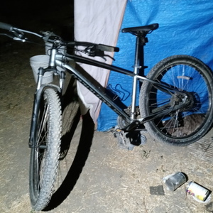2017 Specialized Pitch Silver, gray or bare metal and Black