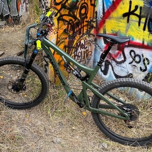 2018 Santa Cruz Bronson Green