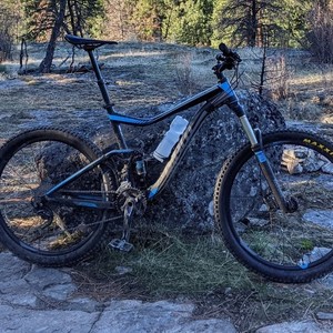 2016 Giant Trance 3 Black and Blue