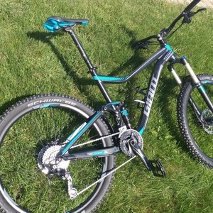 2016 Giant Trance 3 Black and Blue