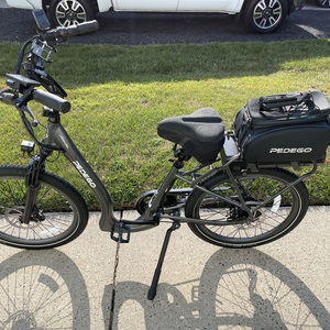 2021 Pedego Step-Thru personal mobility device (electric scooter, skateboard, unicycle, etc) Silv...