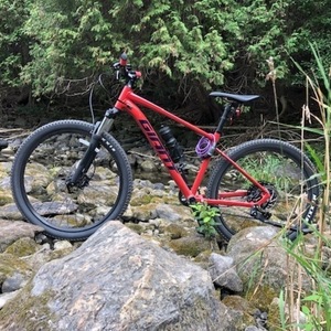 2021 Giant Talon 2 Red