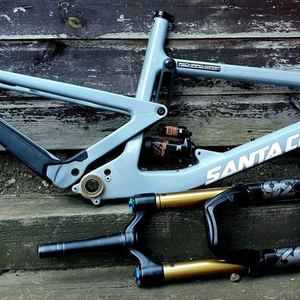 2019 Santa Cruz Bronson C Silver, gray or bare metal