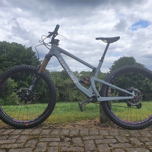 2019 Santa Cruz Bronson C Silver, gray or bare metal