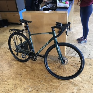 2021 Giant REVOLT 2 Green
