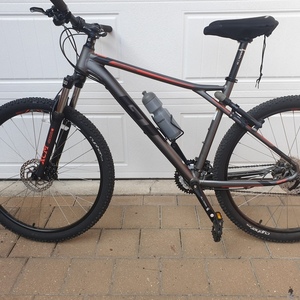 2017 GT Bicycles Avalanche Silver, gray or bare metal