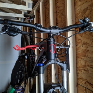 2017 Norco Bikes Fluid 7.1+ Black and Red
