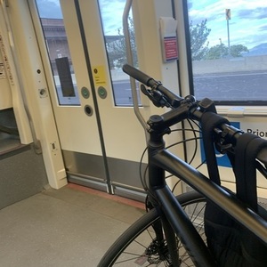 2021 Specialized Sirrus 2.0 Black and Black