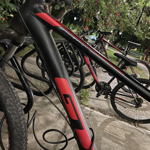2018 GT Bicycles Avalanche sport 29 men's mountain bike Black and Red