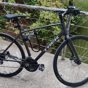2021 Trek FX2 Black