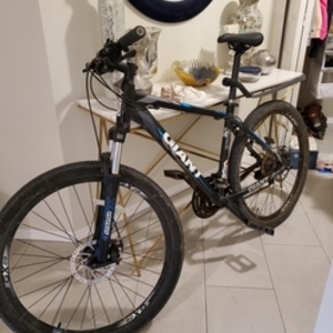 2016 Giant ATX 27.5 Black and Blue