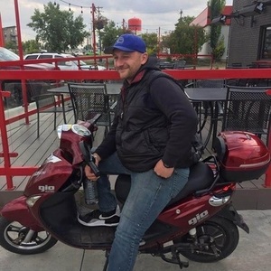 2017 Gio Ltalia premium 500W+ e-scooter Red and Black