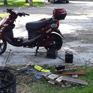 2017 Gio Ltalia premium 500W+ e-scooter Red and Black
