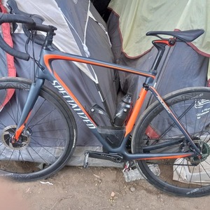 2018 Specialized Paris Roubaix champion Silver, gray or bare metal and Orange