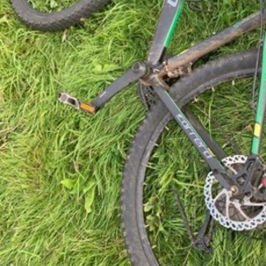 2017 Carrera bicycles 26.5/27 Black, Yellow or Gold, and Green