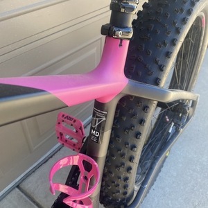 2021 Salsa Beargrease Black and Pink