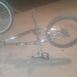 Free Agent speedway Silver, gray or bare metal