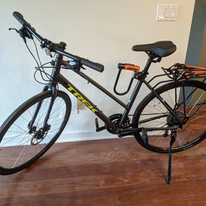 2022 Trek FX 2 STAGGER Silver, gray or bare metal