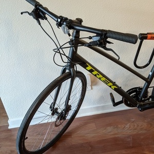 2022 Trek FX 2 STAGGER Silver, gray or bare metal