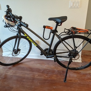 2022 Trek FX 2 STAGGER Silver, gray or bare metal