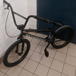 WeThePeople Nova Black and White