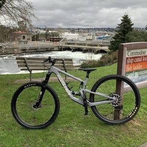 2021 Santa Cruz Hightower C R Silver, gray or bare metal