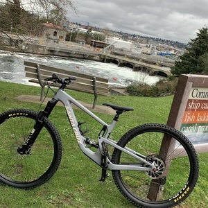 2021 Santa Cruz Hightower C R Silver, gray or bare metal