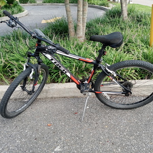 2014 Trek 3500 Disc Black, White, and Orange