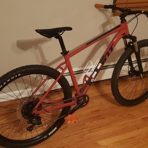 2021 Giant Talon 2 29er Red