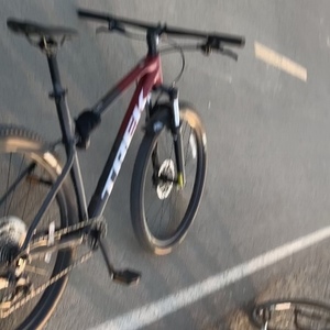 2022 Trek Marlin 6 Red and Black