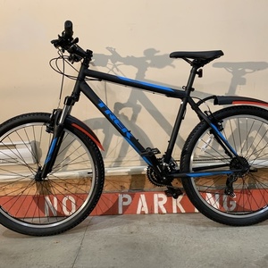 Trek Black