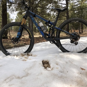 2020 Pivot Mach 4 SL Black and Blue