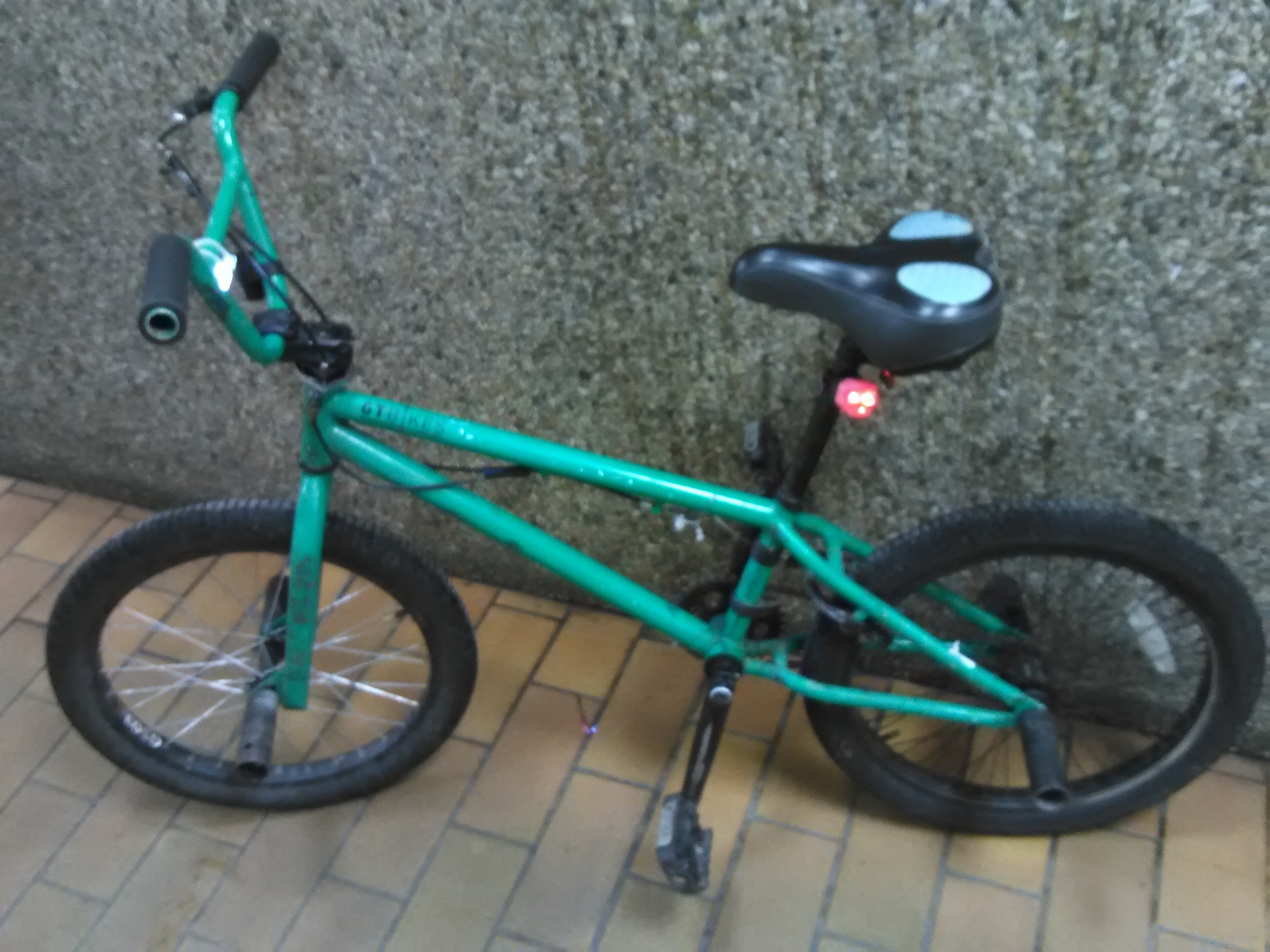 changing road bike tube