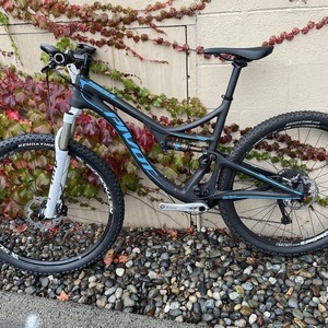 2017 Pivot Mach 4 27.5" Black