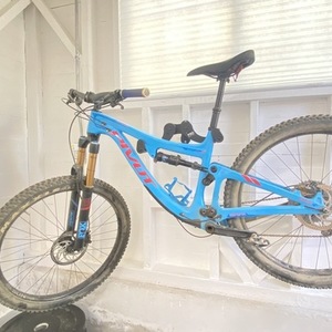 2016 Pivot Switchblade Blue