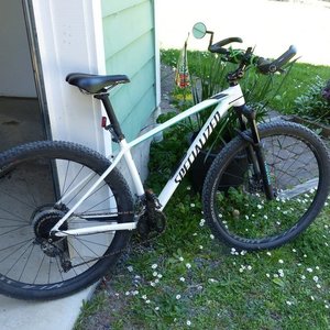 2018 Specialized Rockhopper Pro 29 White, Black, and Teal