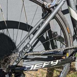 Giant Suede (White/Black) White