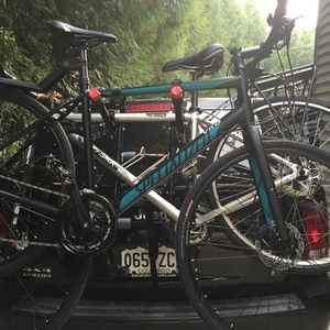 2015 Specialized Vita Sport Disc Black, Teal, and White
