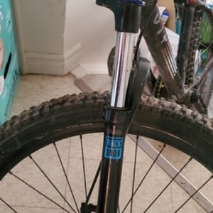 Giant STP Black and White