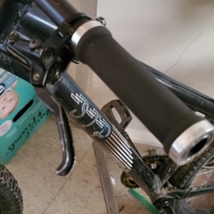 Giant STP Black and White