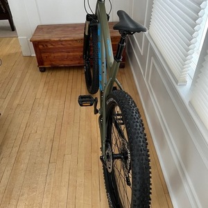 2022 Trek Roscoe 6 Hardtail Mountain Bike X-Lar... Silver, gray or bare metal