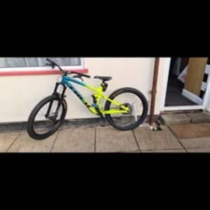 2020 Trek Remedy 8 Teal and Yellow or Gold